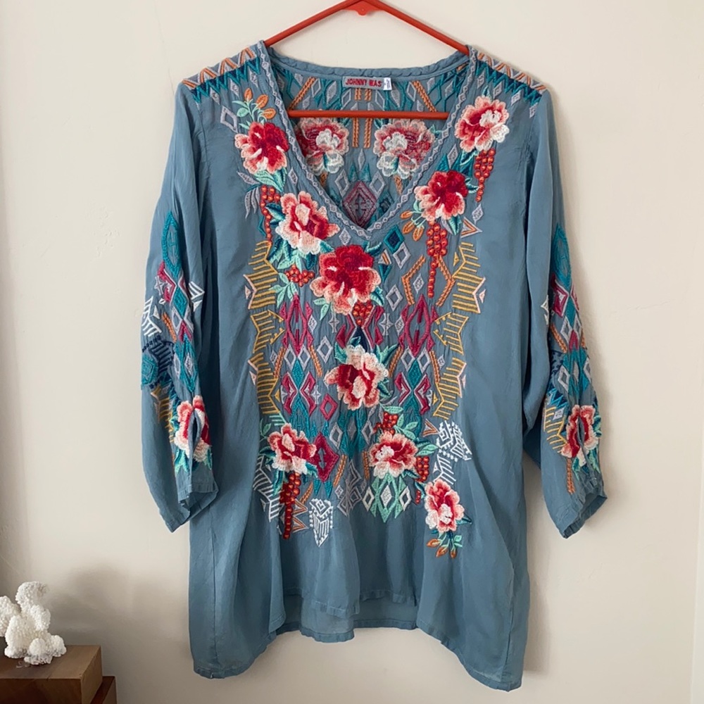 Classic V-Neck Embroidered Johnny Was Tunic 💚‼️
